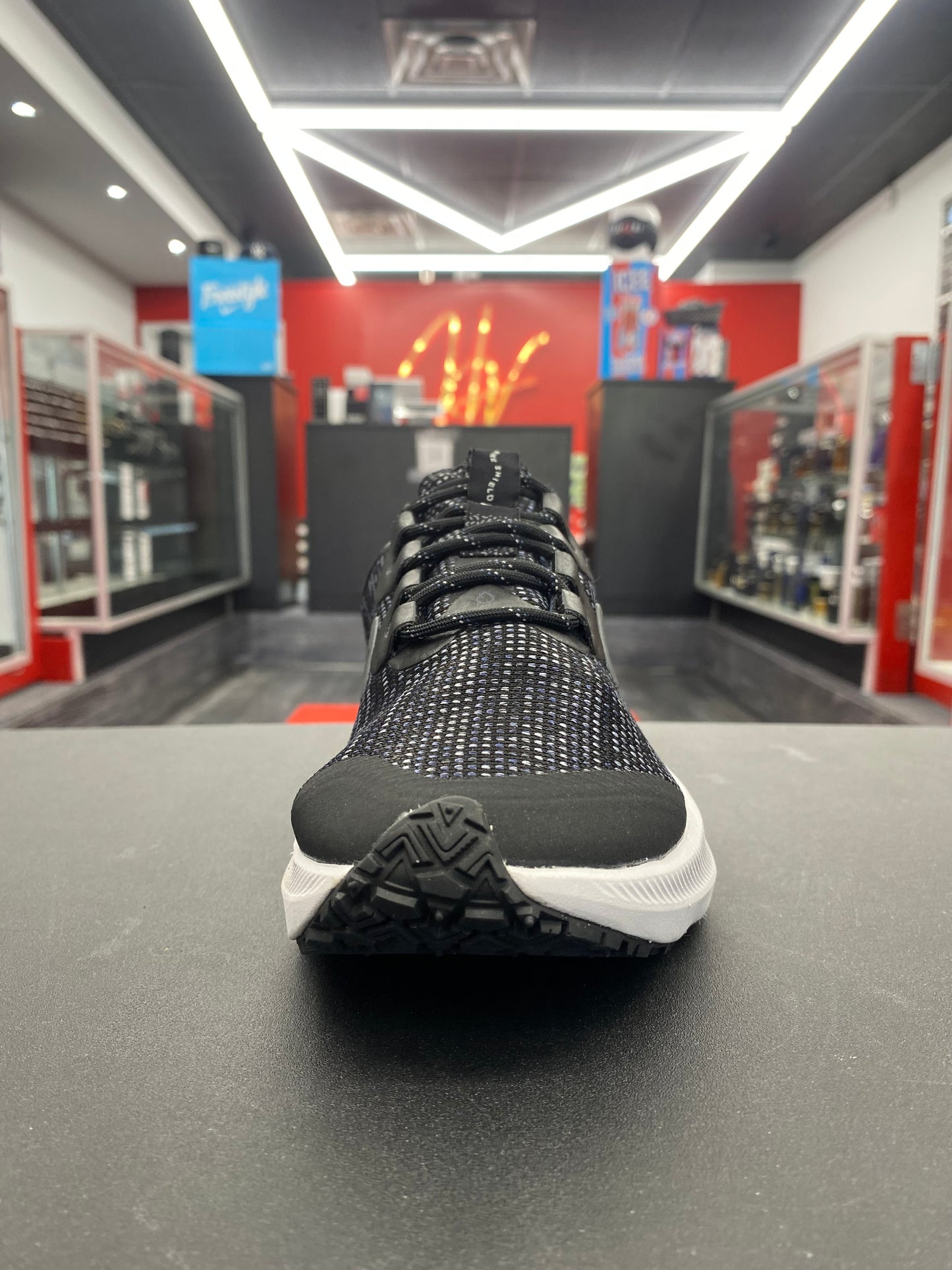 Wmns Nike Zoom Winflo 8 Shield “Black Iron Grey”