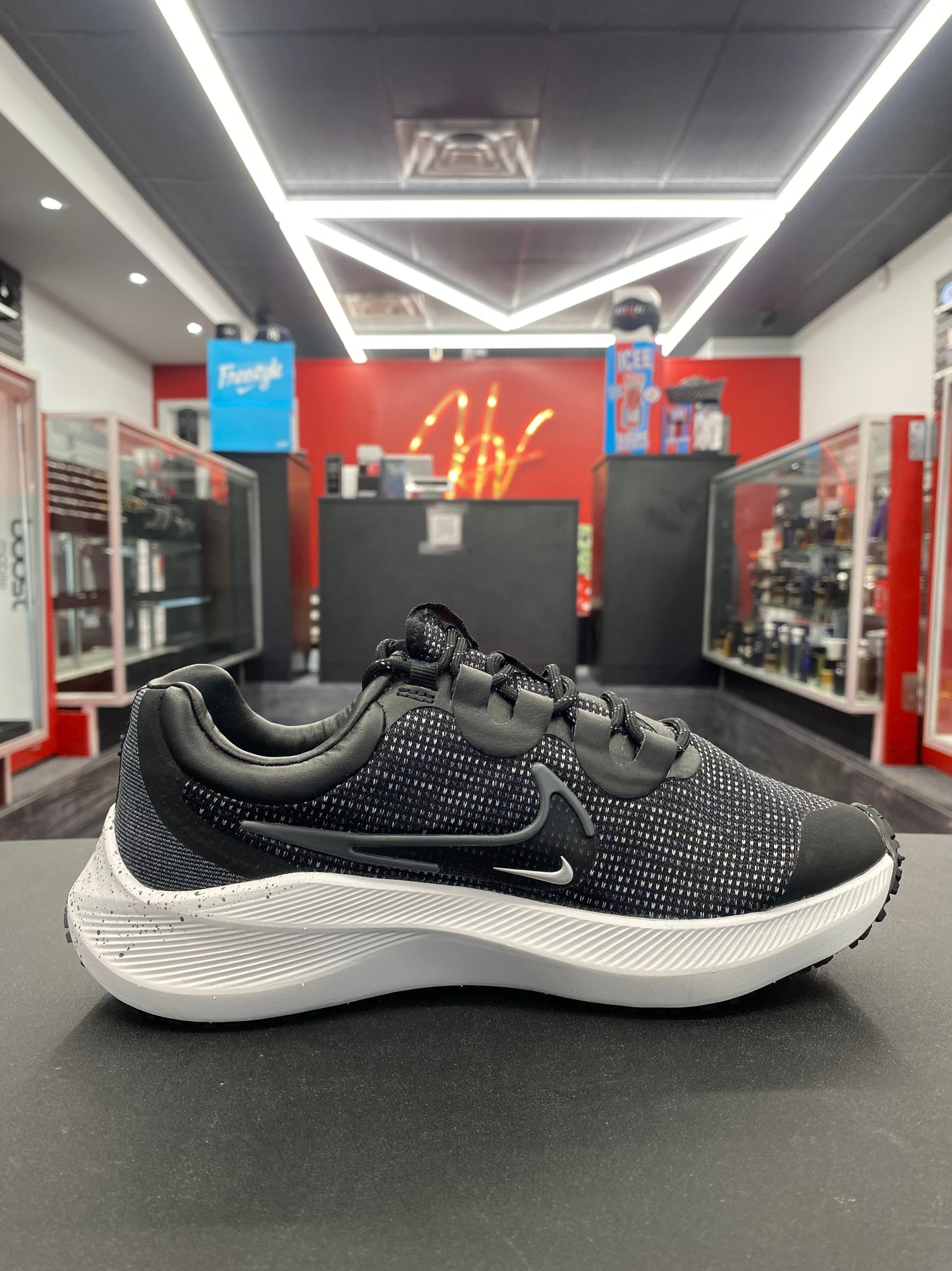 Wmns Nike Zoom Winflo 8 Shield “Black Iron Grey”