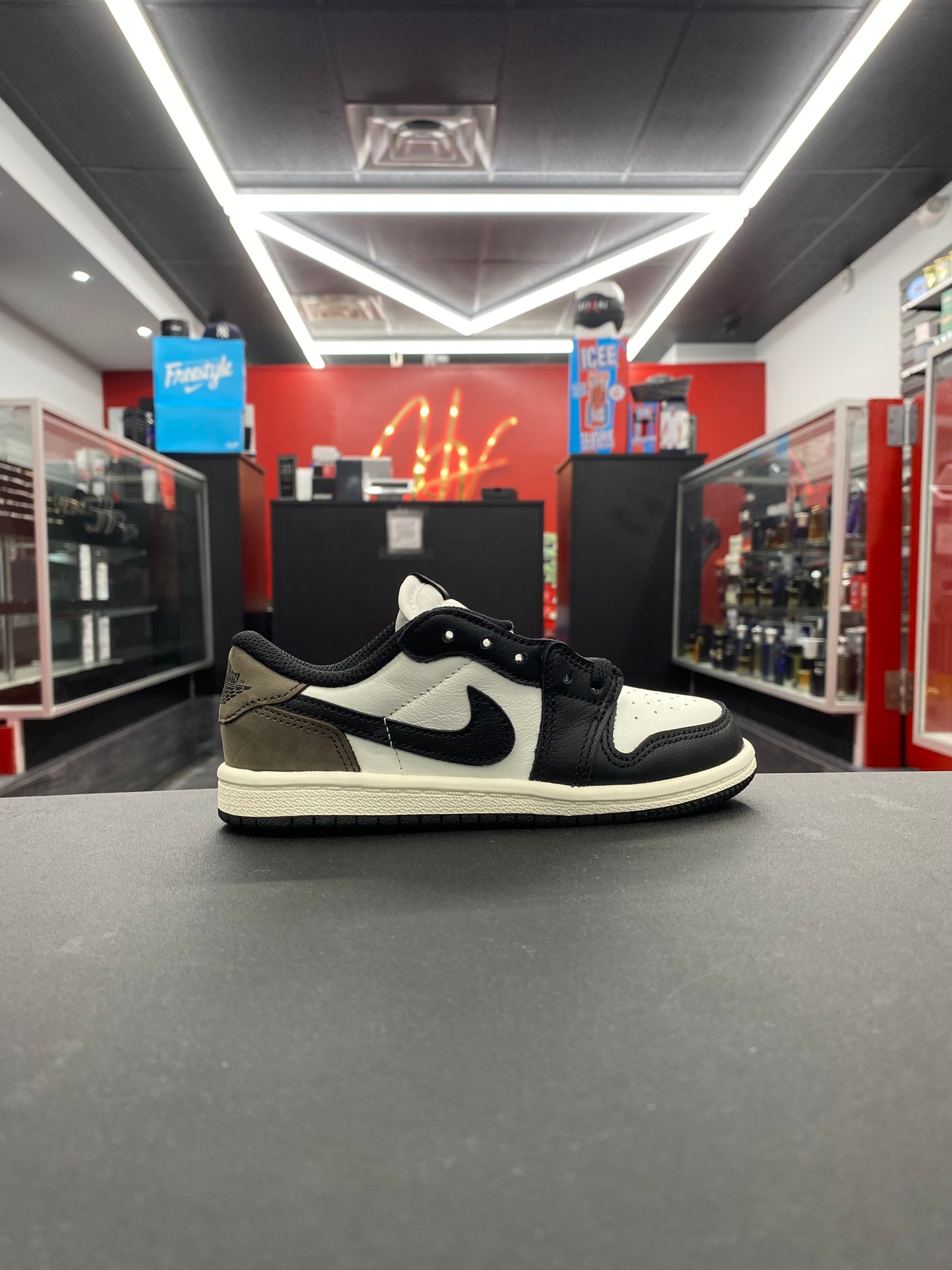 Air Jordan 1 Retro Low “Mocha” (TD)