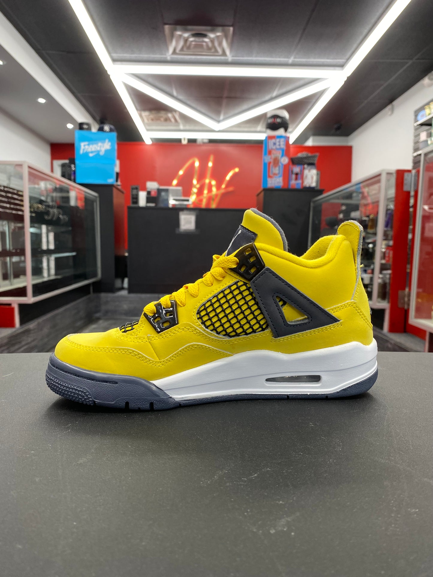 Air Jordan 4 Retro “Lightning” (GS)