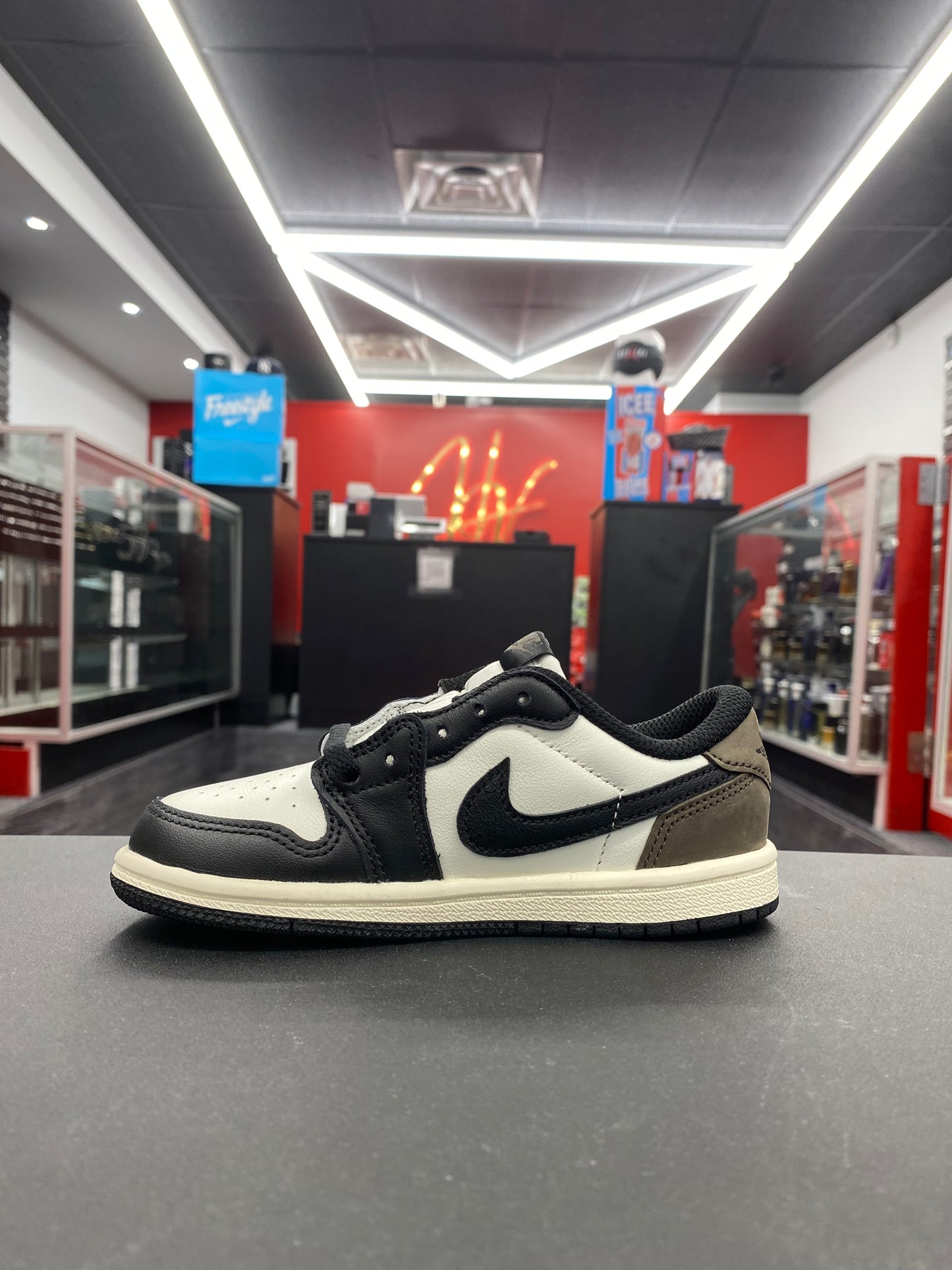Air Jordan 1 Retro Low “Mocha” (TD)