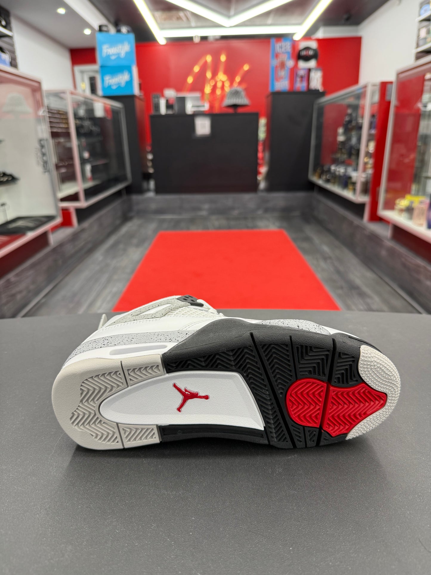Jordan 4 Retro “White Cement 2025” (GS)