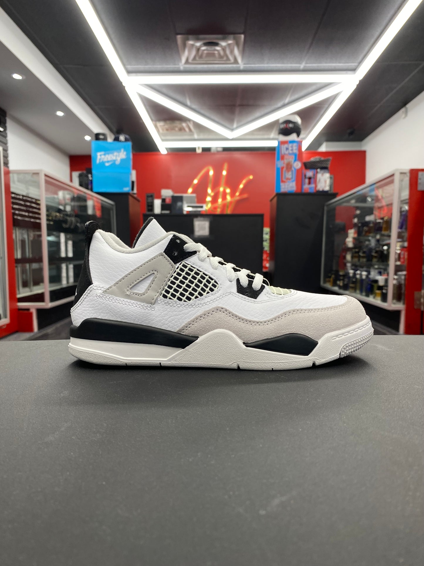 Air Jordan 4 Retro “Military Black” (PS)
