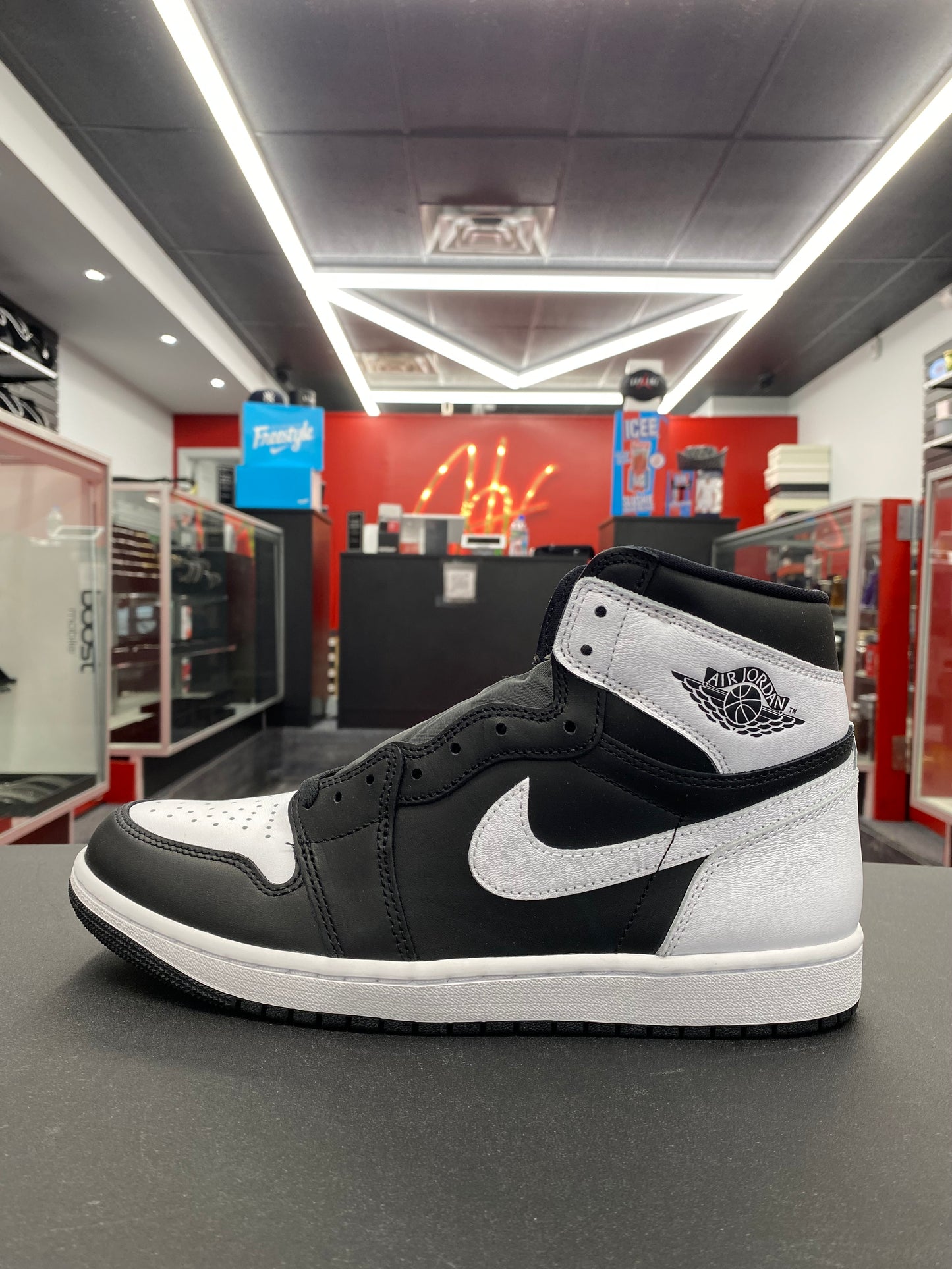 Air Jordan 1 Retro High OG “Black White”