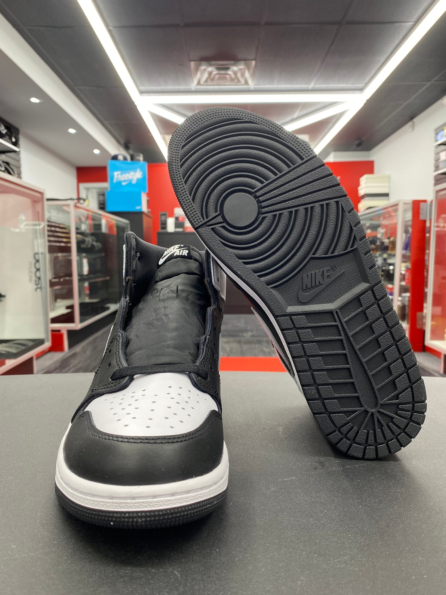 Air Jordan 1 Retro High OG “Black White”