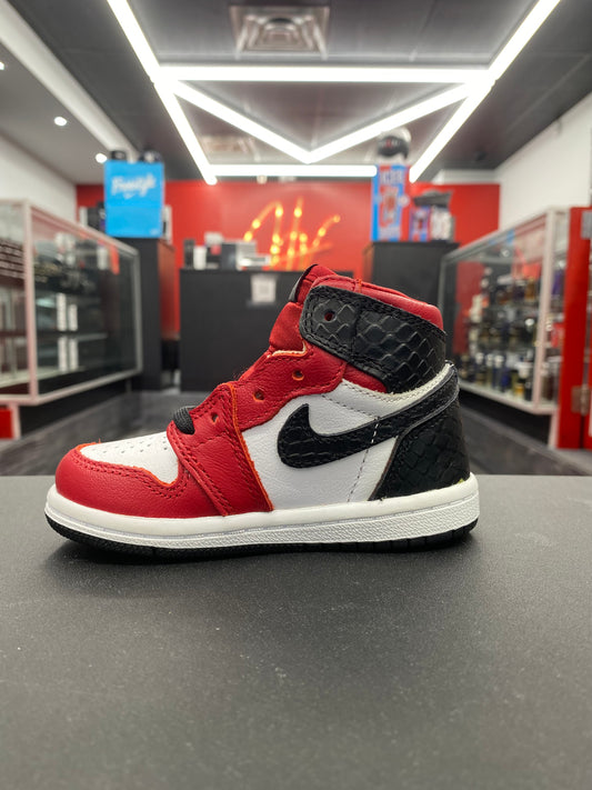 Air Jordan 1 High OG “Satin Snake Chicago” (TD)