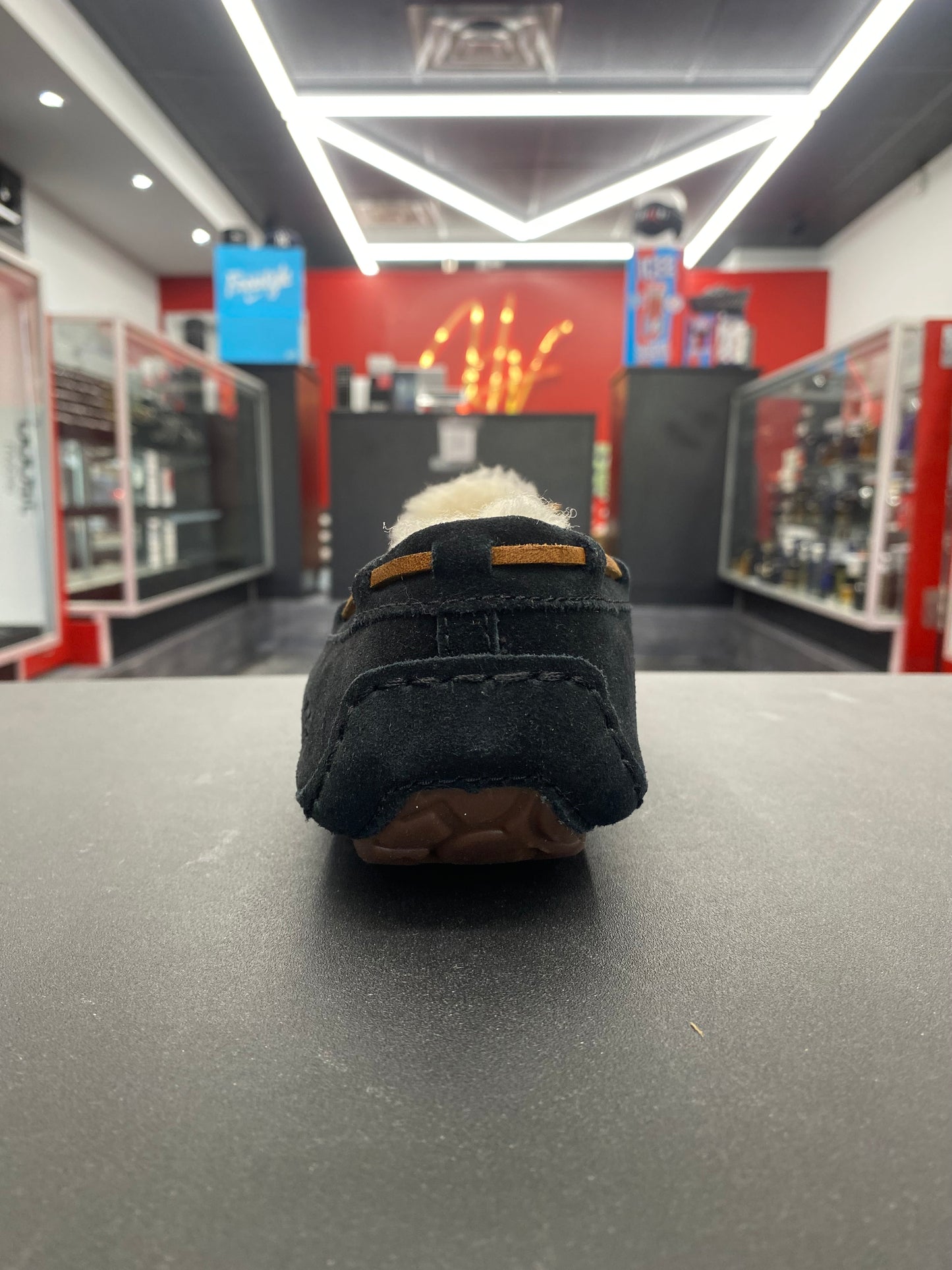 UGG DAKOTA “Black” (Women’s)