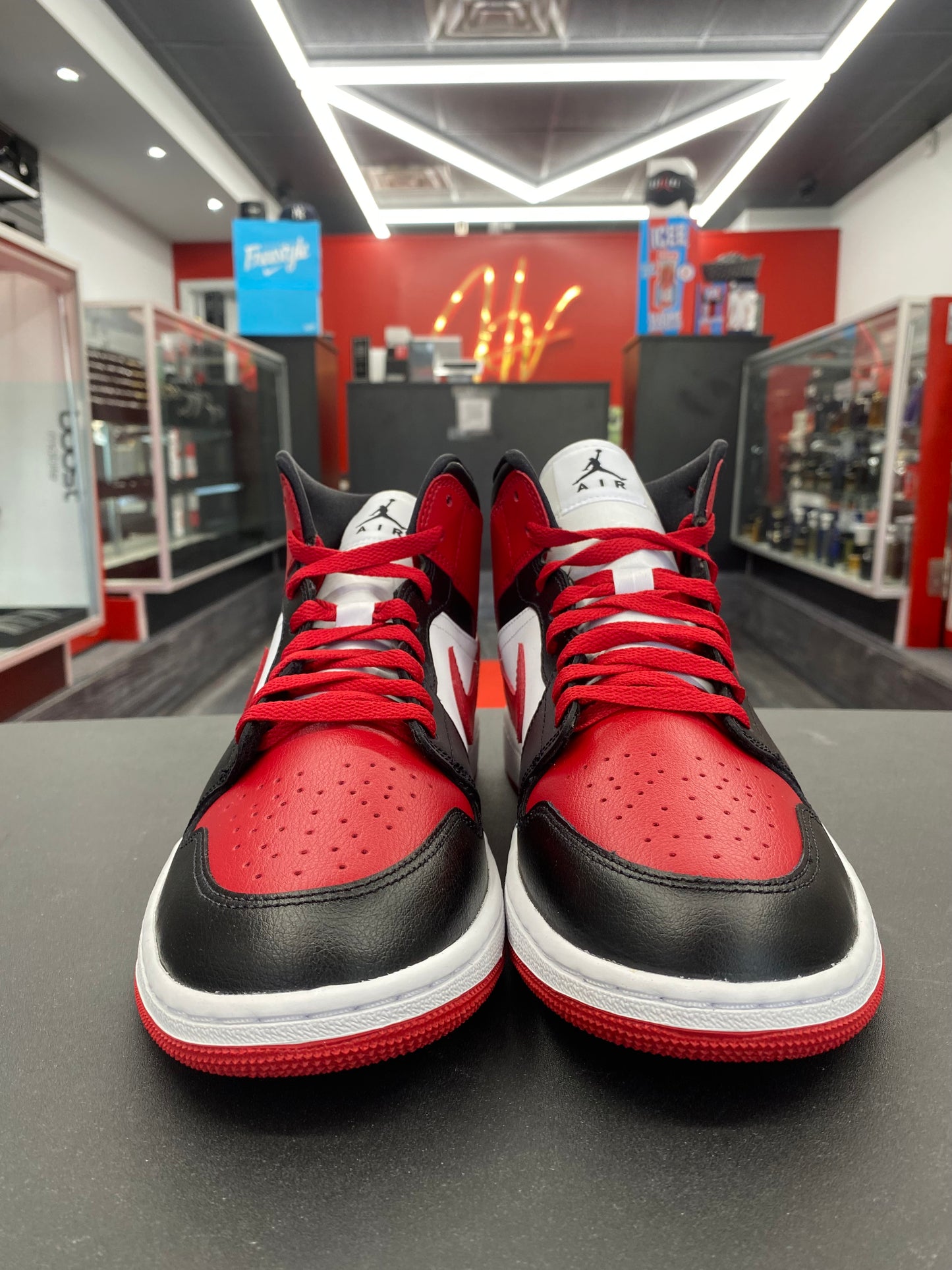 Wmns Air Jordan 1 Mid “Alternate Bred Toe”