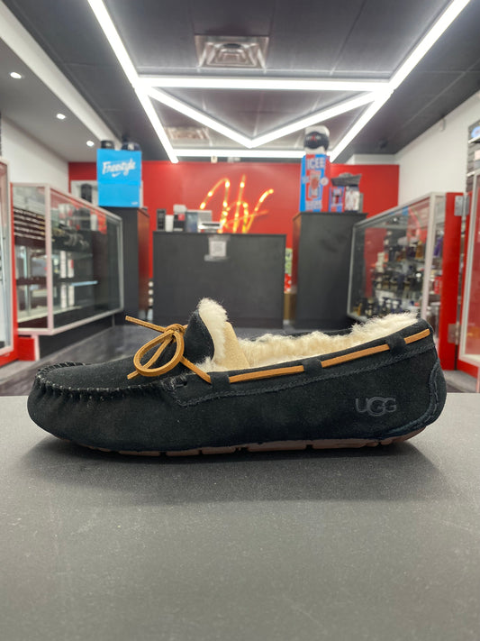 UGG DAKOTA “Black” (Women’s)