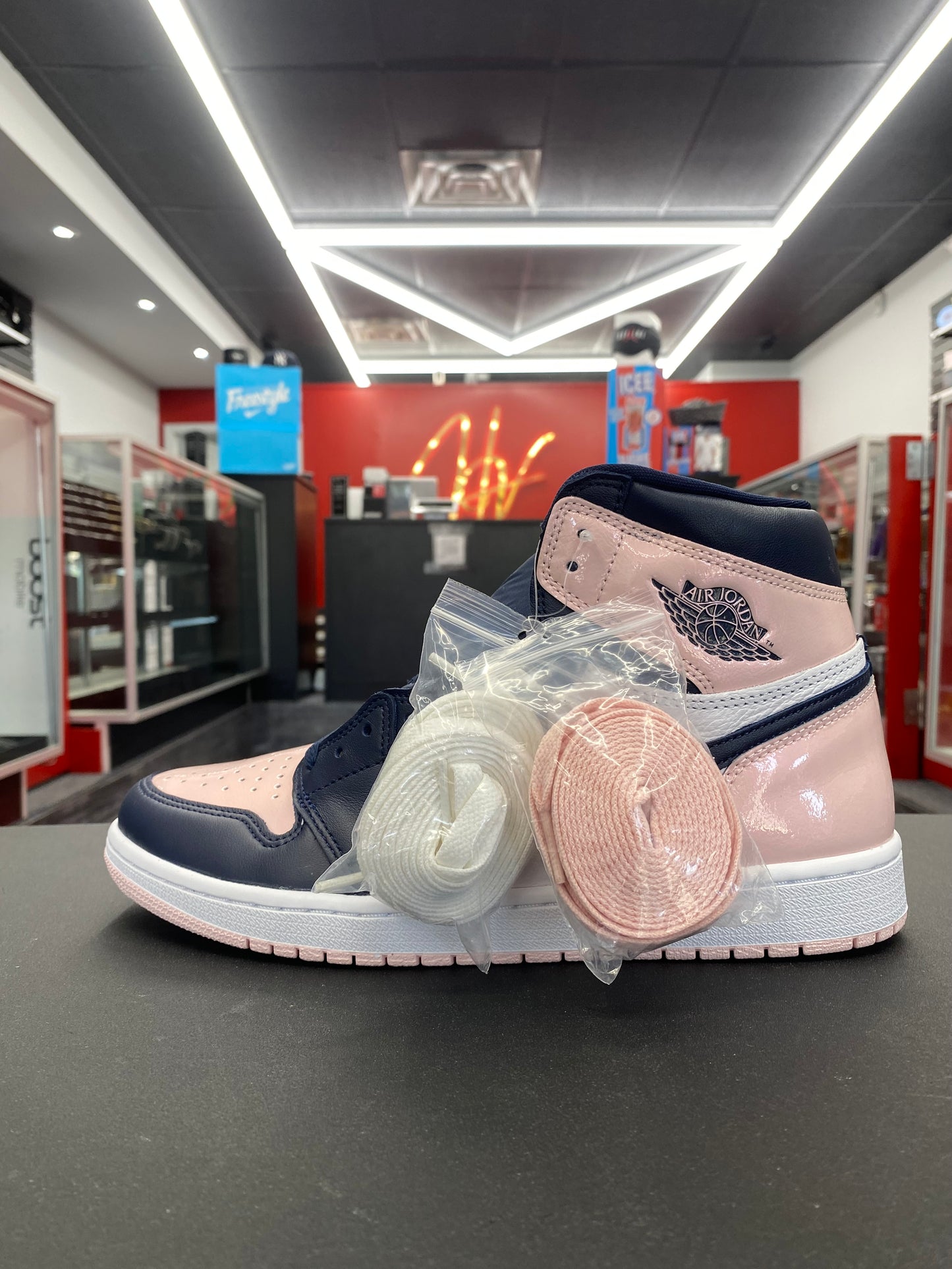 Wmns Air Jordan 1 Retro High OG “Atmosphere”