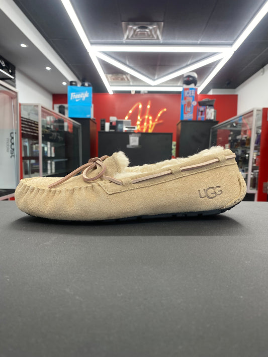 W UGG DAKOTA “Tobacco”