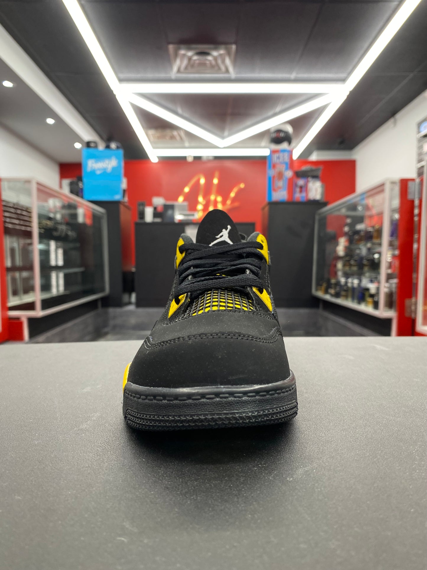 Air Jordan 4 Retro “Thunder” (PS)