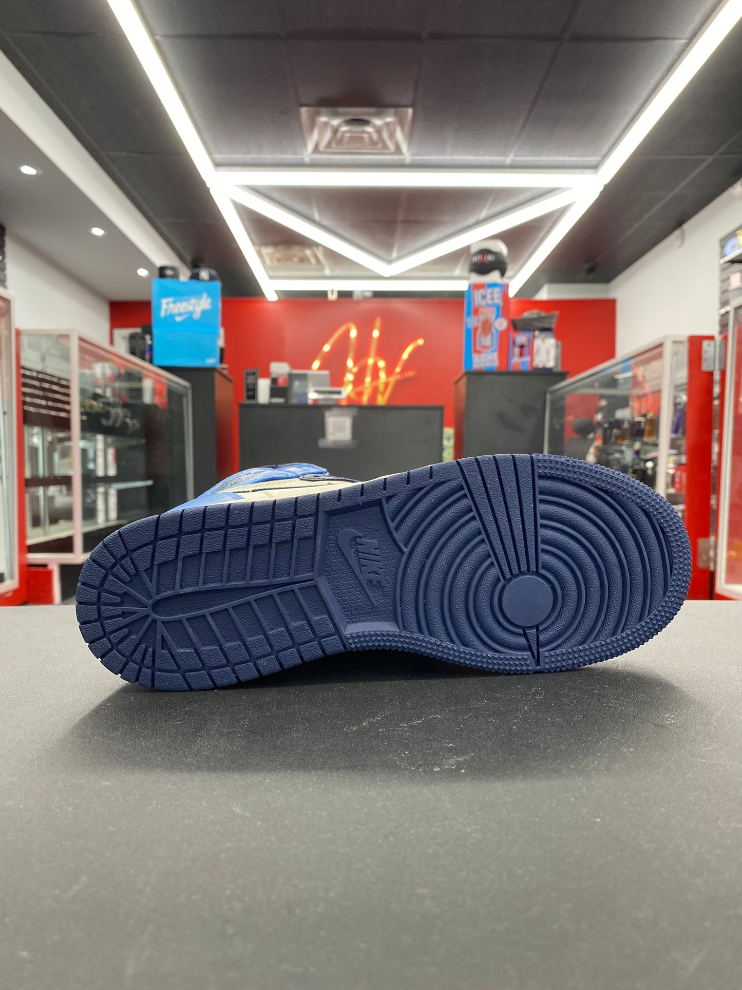 Air Jordan 1 Retro High “Obsidian” (GS)